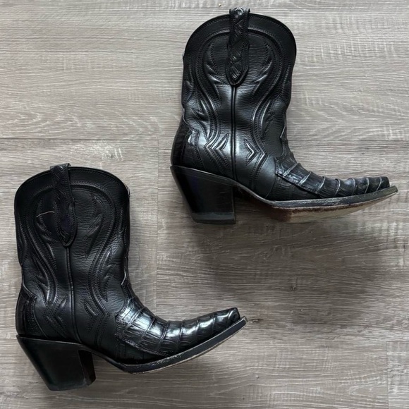 Rujo Shoes - Rujo | The Anna Boot |Midnight Black | size 7 | 
Women’s cowboy boot